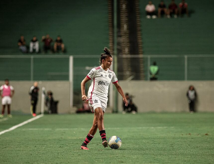 Laysa em atividade com a camisa do Flamengo (Foto: Reprodução/ Redes Sociais)