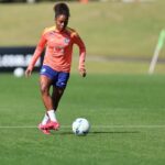 Kaylane, cria da Gávea, nos treinamentos da Seleção Brasileira antes de embarcarem para a Copa América (Foto: Lívia Villas Boas)