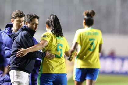 Arthur Elias e jogadoras da Seleção Brasileira Feminina na Copa América Feminina (Foto: Lívia Villas Boas/ CBF)